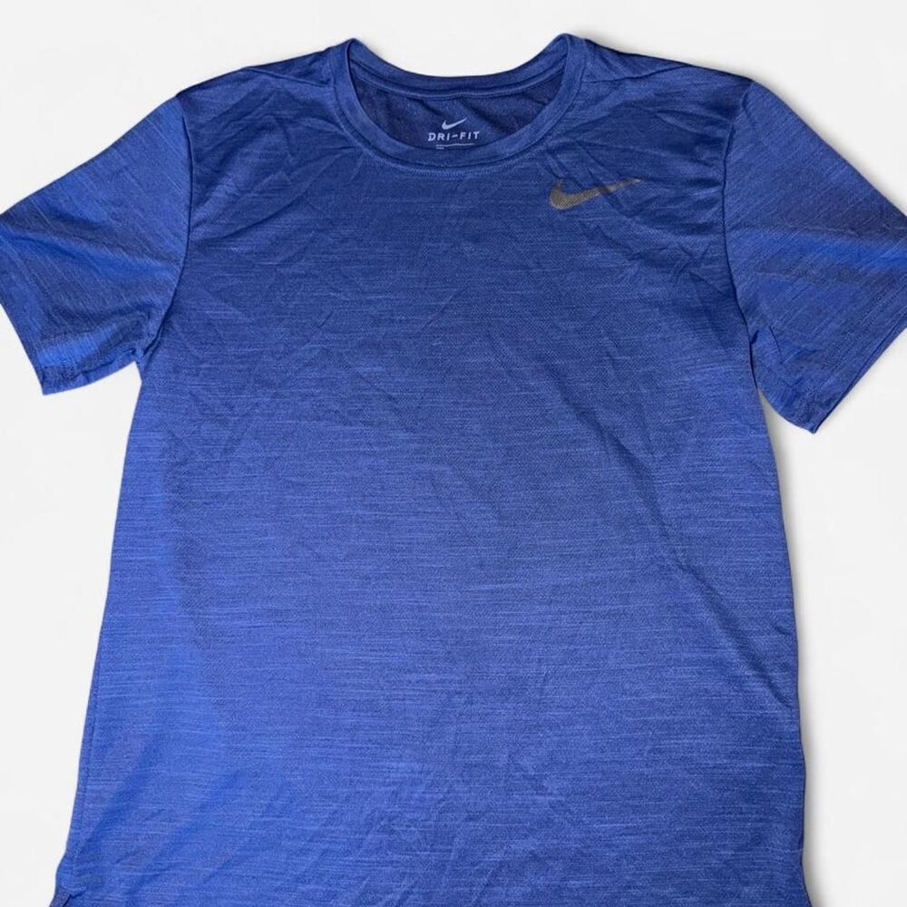 Nike Men's Blue and Navy T-shirt